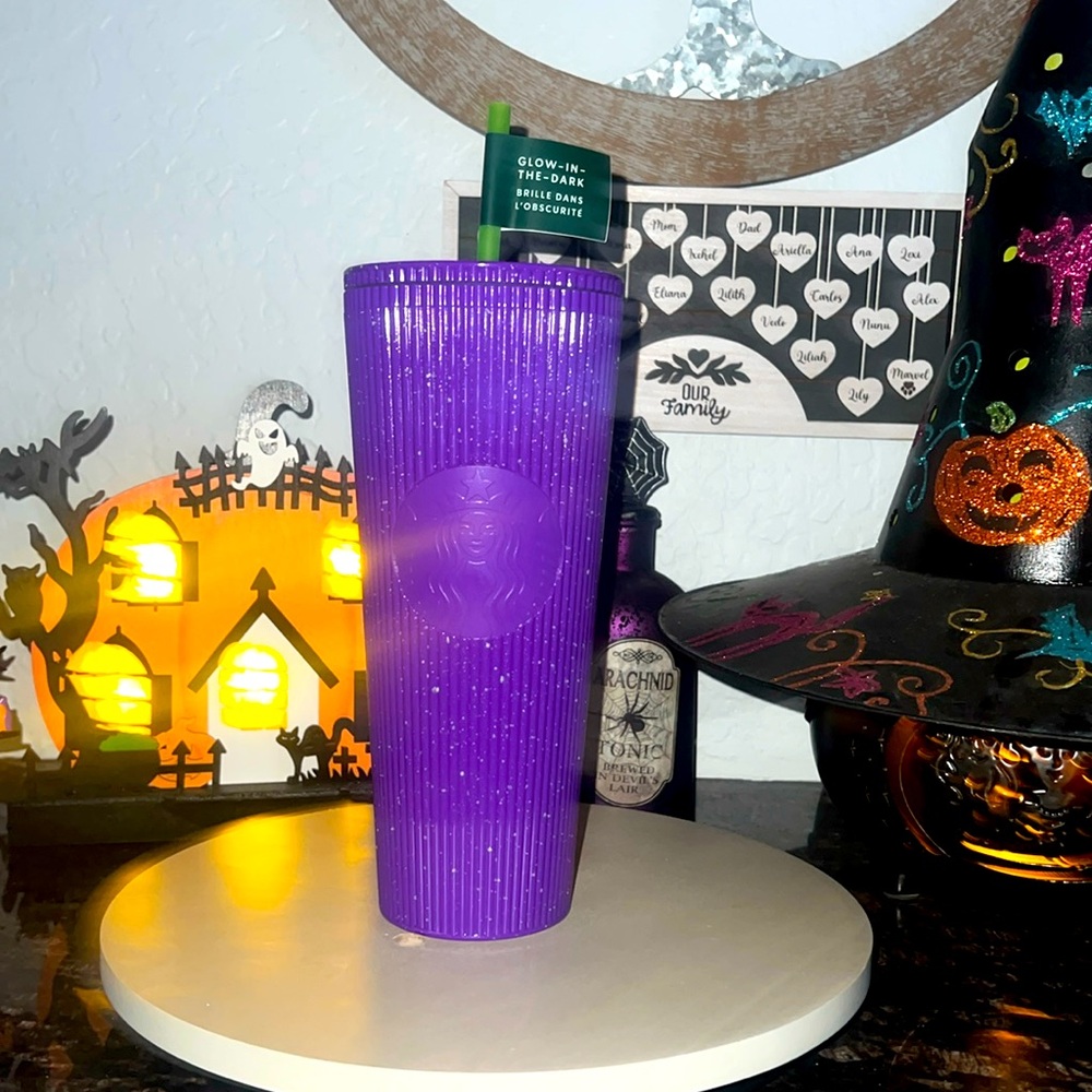 NWT💜Starbucks 2024 💜Purple Pleated
Speckled Glow in the Dark Halloween Tumbler